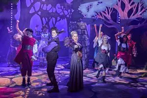 Fasten your seatbelts - it's a high energy Robin Hood at the Capitol! 1 Will Jennings as Guy of Gisbourne & Gina Murray as Sherriff_c_Brinkhoff-Moegenburg in Robin Hood The Capitol Horsham