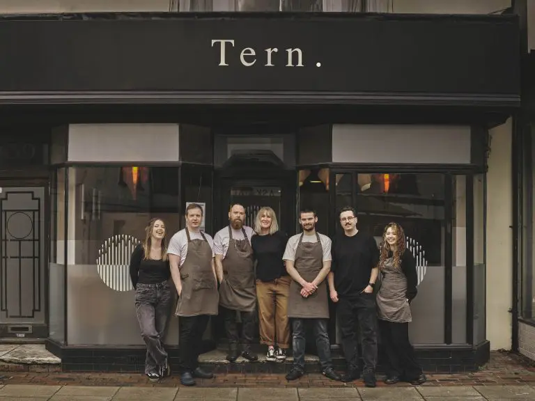 Features 5 Tern Team